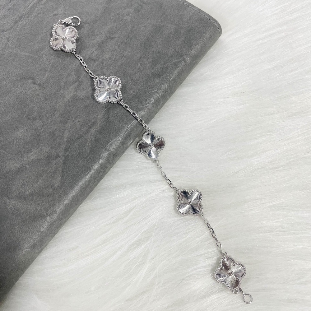 Silver Trefoil Bracelet